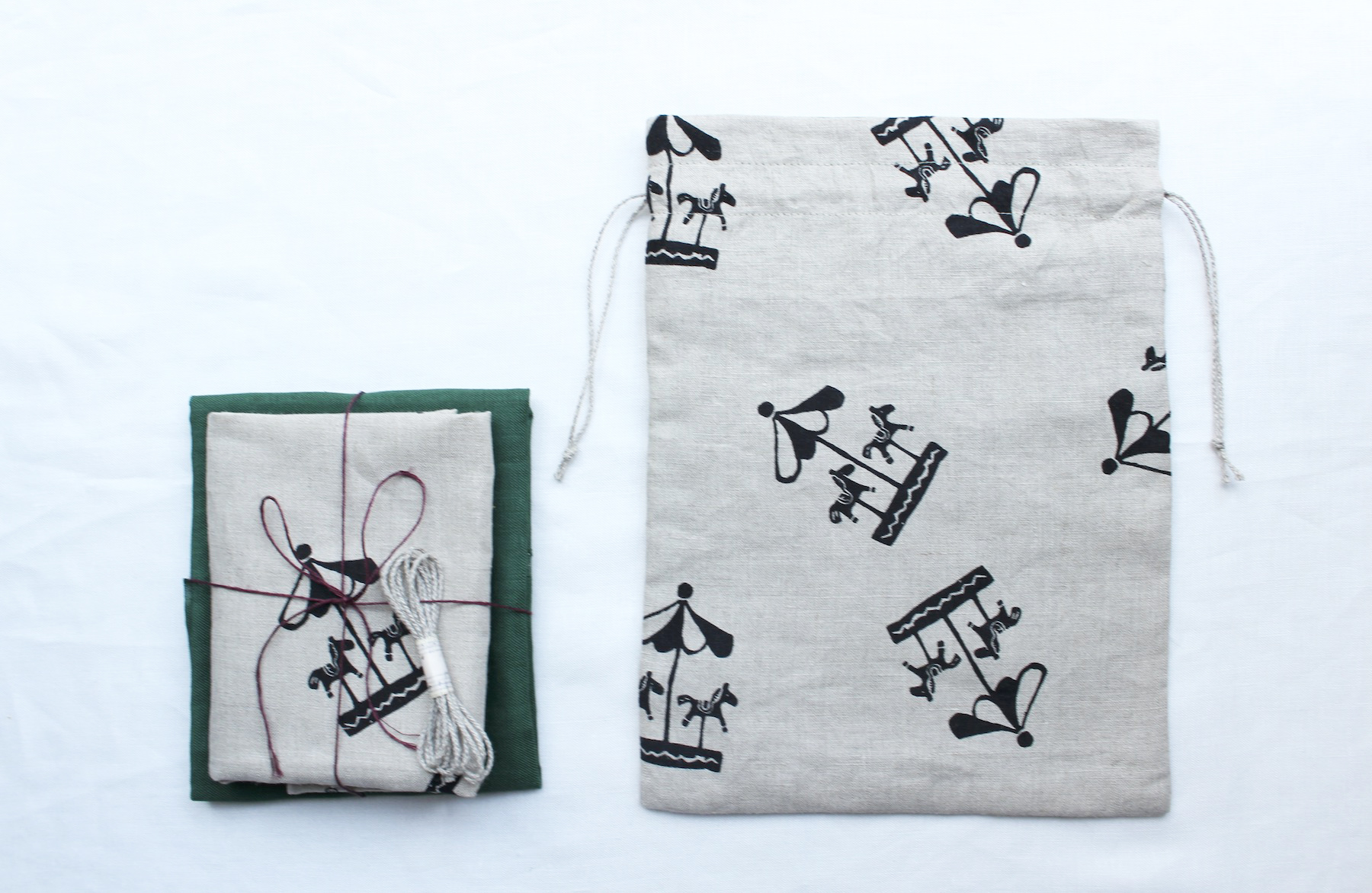 リネンプリント回転木馬で作る巾着セット